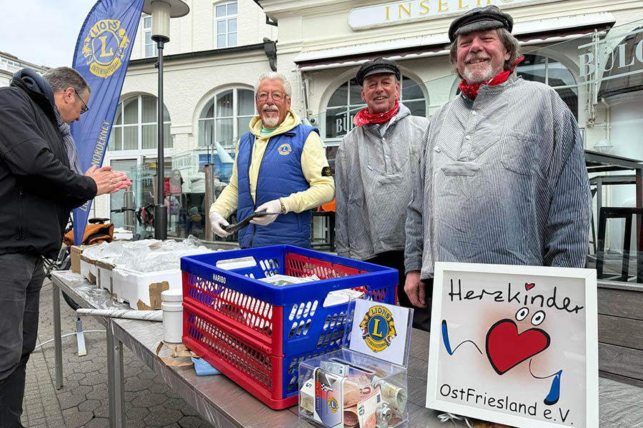 Wenn es nach Räucherfisch duftet, ist der Lions Club Norderney nicht weit.
